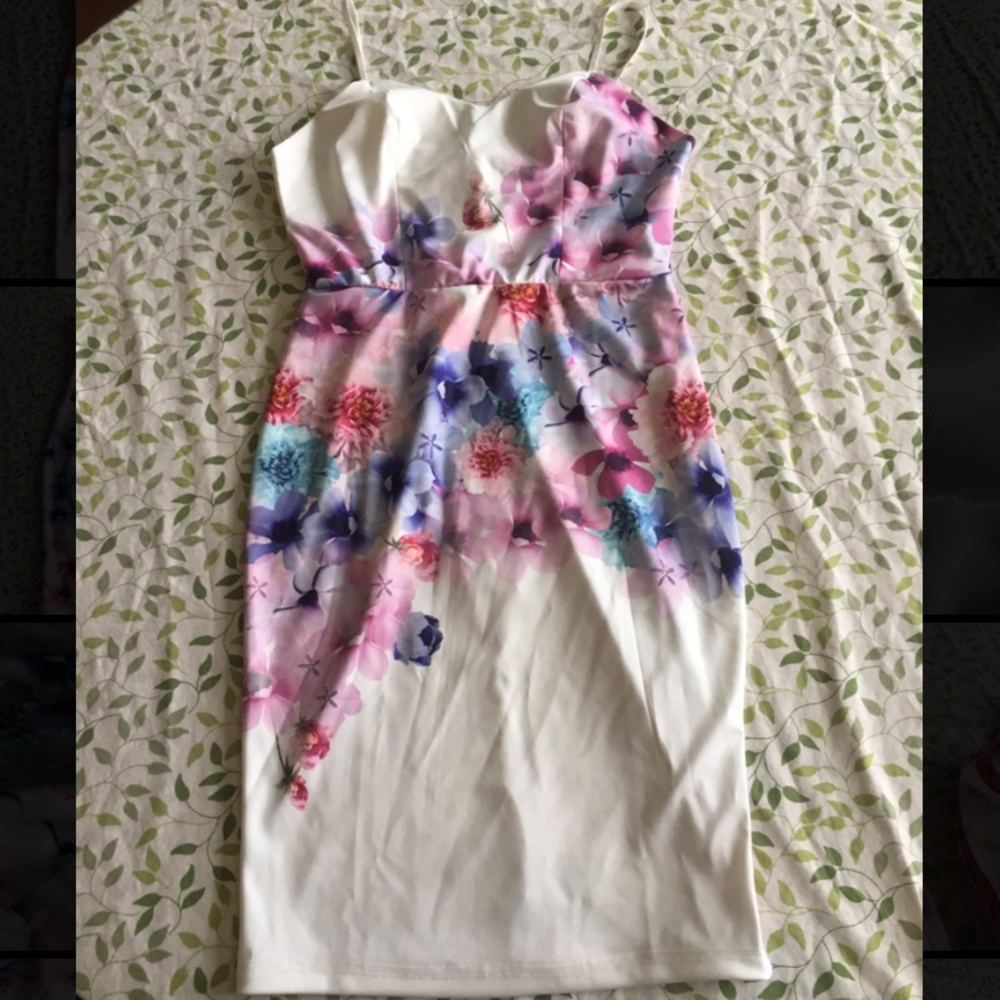 NWOT Beautiful Floral Bodycon Dress